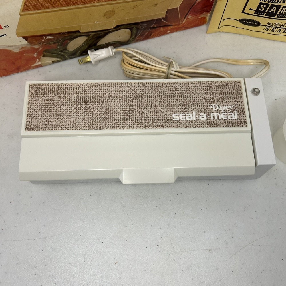 Vintage 1976 Dazey Seal-A-Meal Vacuum Sealer – Works w/ Box, Pouches, Manual - Picture 3 of 11
